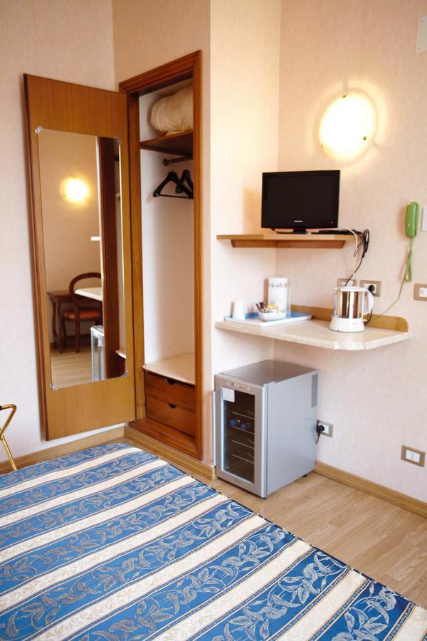 Bed and Breakfast Residenza Matilde Рим Экстерьер фото